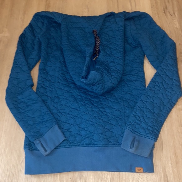 Quilted Blue Roxy Sweatshirt ✨ - Picture 3 of 3